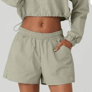 Alo Yoga Women's Alumni Short, Limestone Size M Sage Green